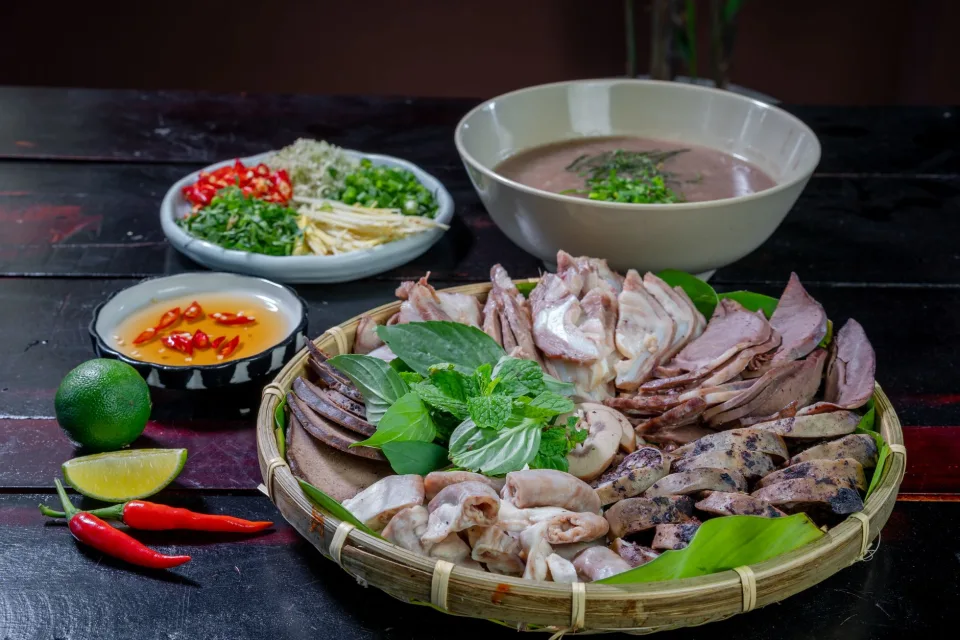 Quán nhậu bình dân, không gian thoáng mát